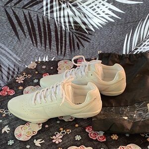 Smapavic White Sneakers Women’s Size 41 (10 US) Lace Up Casual Comfort Shoes